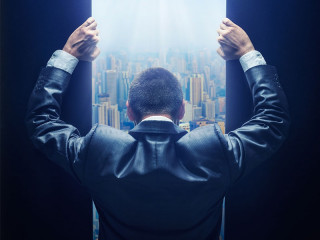 anzugtrager-reisst-tuer-auf-99120369-fo-nomad-soul