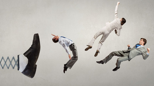 arschtritt-anzugtraeger-98422312-sergey-nivens