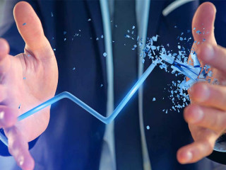 haende-pfeil-zerbricht-blau-207820144-FO-Production-Perig