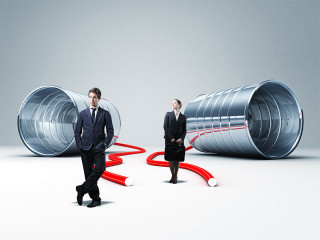 Anzugtraeger-Anzugtraegerin-Dosen-Schnur-Telefon-36785285-FO-Tommi