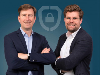 Die Geschäftsführer von CyberDirekt: Hanno Pingsmann (links) und Ole Sieverding.