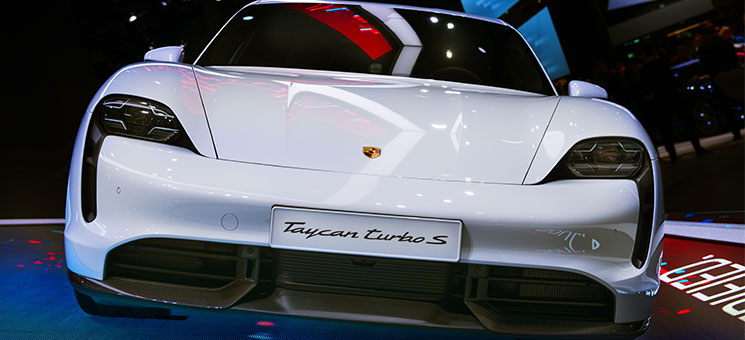 Zurich: Versicherungsbaustein für den ersten vollelektrischen Porsche Taycan