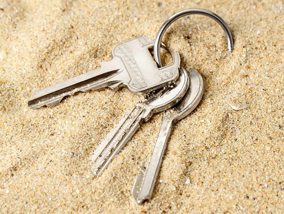 Schlüsselbund in Sand