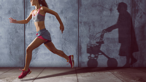 Junge-Frau-Schatten-Seniorin-135161510-FO-lassedesignen