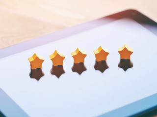 Sterne-auf-Tablet-210469064-DP-dedivan1923