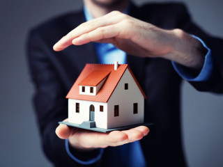 Anzugtraeger-Haus-25784359-DP-baranq