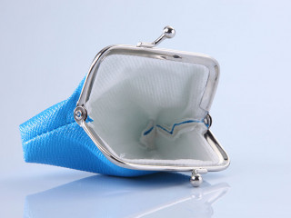 Geldbeutel-leer-93172054-DP-eskaylim