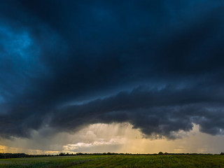 Image of severe wall cloud of aproaching storm
