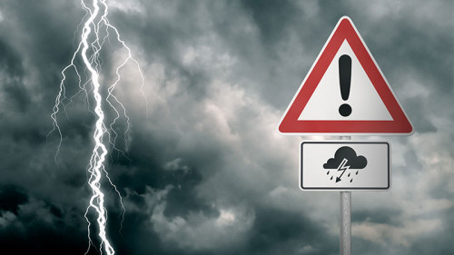 UnwetterWarnungSchild-72015900-FO-trendobjects