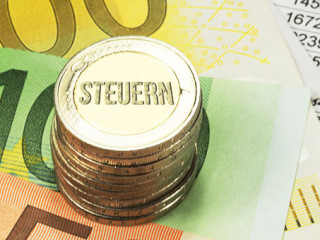 Geld-Steuern-254815776-AS-studio-v-zwoelf