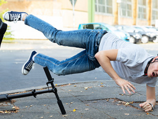 Mann-E-Scooter-Unfall-289588229-AS-Andrey-Popov