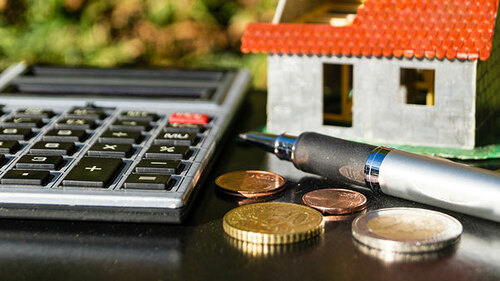 Taschenrechner-Muenzen-Haus-231378371-AS-Steidi