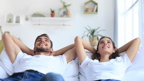 Paar-entspannt-226298695-FO-ty