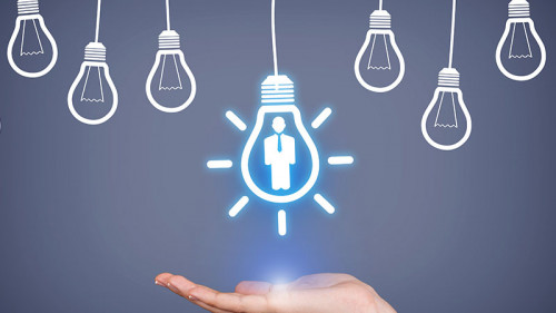 Maennchen-in-Gluehbirne-95484785-FO-turgaygundogdu