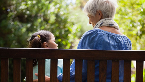 Enkelin-Oma-175154021-FO-wavebreak3