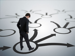 Anzugtraeger-Pfeile-204154397-FO-vchalup