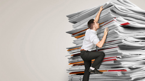 Anzugtraeger-erklimmt-Papierstapel-92451522-FO-BillionPhotos-com