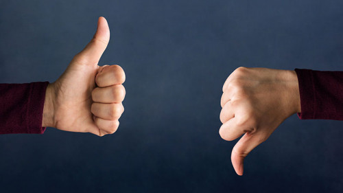 Daumen-hoch-runter-180199768-FO-blacksalmon