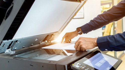 Anzugtraeger-scant-Dokument-208570173-FO-Tascha