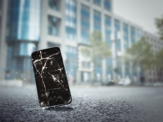 Smartphone-Sprung-196837883-FO-m-mphoto