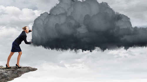 Anzugtraegerin-schiebt-Wolke-86482254-FO-Sergey-Nivens