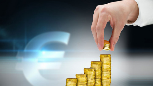 hand-Muenzstapel-Euro-202842546-FO-vectorfusionart