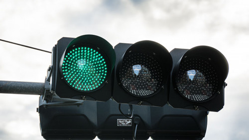 Gruene-Ampel-72659617-FO-Lance-Bellers