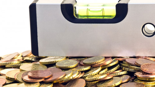 Muenzen-Wasserwaage-12043043-FO-Lena-Balk