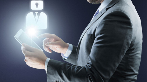 Anzugtraeger-Tablet-Schloss-211025496-FO-BillionPhotos-com