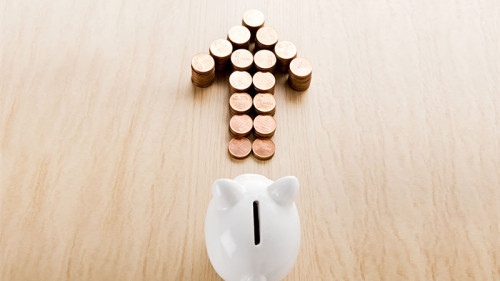 Sparschwein-Pfeil-aus-Muenzen-53484403-FO-pogonici