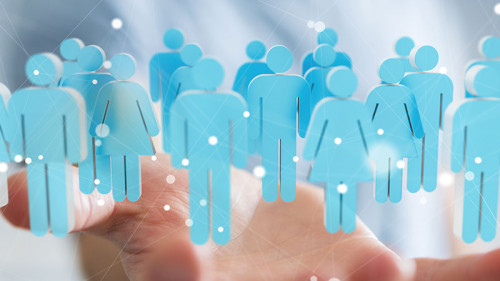 Mann-Hand-Koepfe-169370933-sdecoret