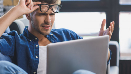 Mann-Laptop-zornig-120413101-FO-YakobchukOlena