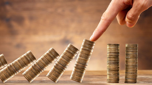 Hand-Muenzturm-227405444-FO-Andrey-Popov