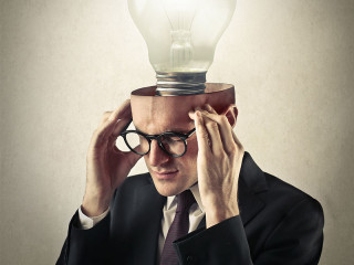 Gluehbirne-aus-Anzugtraeger-Kopf-66268879-FO-olly