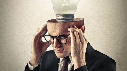 Gluehbirne-aus-Anzugtraeger-Kopf-66268879-FO-olly