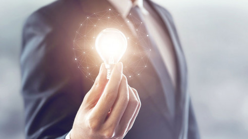 Anzugtraeger-Gluehbirne-174048027-FO-oatawa