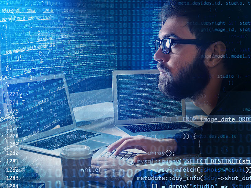 Mann-Computer-Code-192900764-FO-Africa-Studio