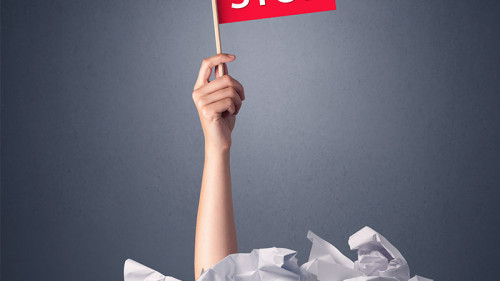 Papier-Hand-Stop-141095295-FO-ra2-studio