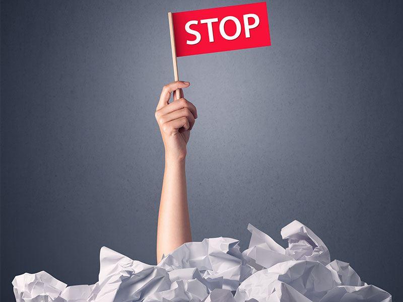 Papier-Hand-Stop-141095295-FO-ra2-studio