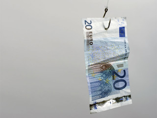 Geldschein-an-Haken-37092982-FO-Haramis-Kalfar