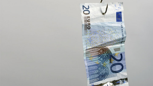 Geldschein-an-Haken-37092982-FO-Haramis-Kalfar