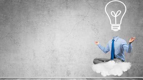 Anzugtareegr-Gluehbirne-Kopf-Wolke-136240710-FO-adam121