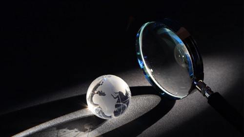 Weltkugel-Lupe-29743839-FO-cosma