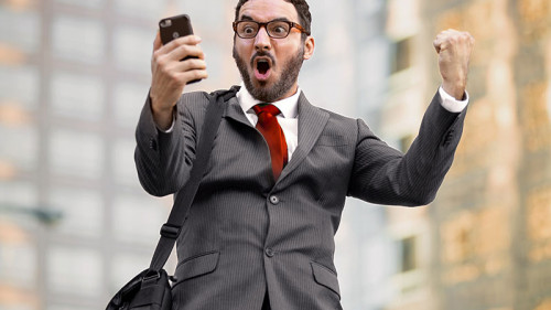 Anzugtraeger-Smartphone-119488514-FO-elnariz