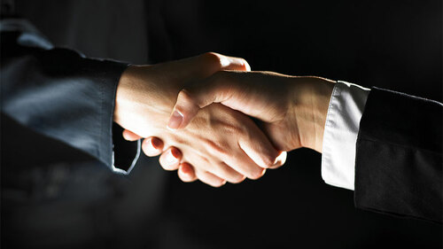 Handshake-3298472-PB-adamr