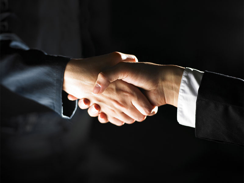 Handshake-3298472-PB-adamr