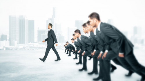 Anzugtraeger-Wettrennen-108237983-FO-peshkov