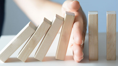 Hand-Domino-102504394-FO-adrian-ilie825