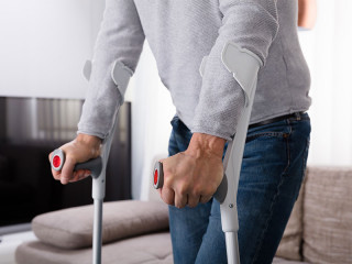 Mann-Kruecken-194540045-FO-Andrey-Popov