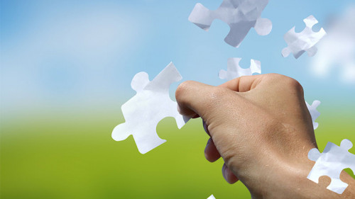 Hand-Puzzleteile-3043427-FO-James-Thew